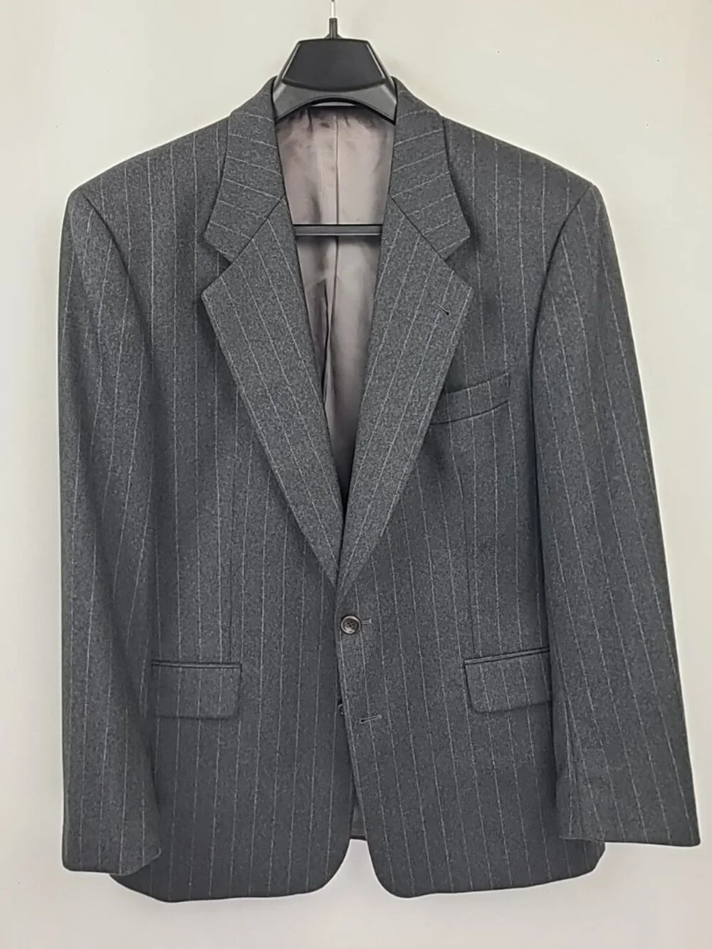 Hugo Boss Stripped 2-Piece Suit 42R, Pants W33xL30.75